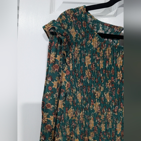 Torrid Green Floral Peplum Crinkle Gauze Smocked Top in Size 2 (18/20) - Picture 4 of 12